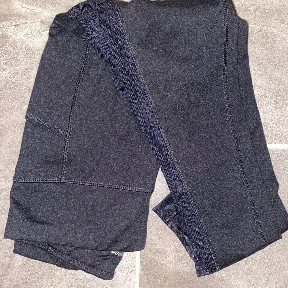 🤩 Black Side Pocket 7/8 Performance Leggings - Size: Small 🤩